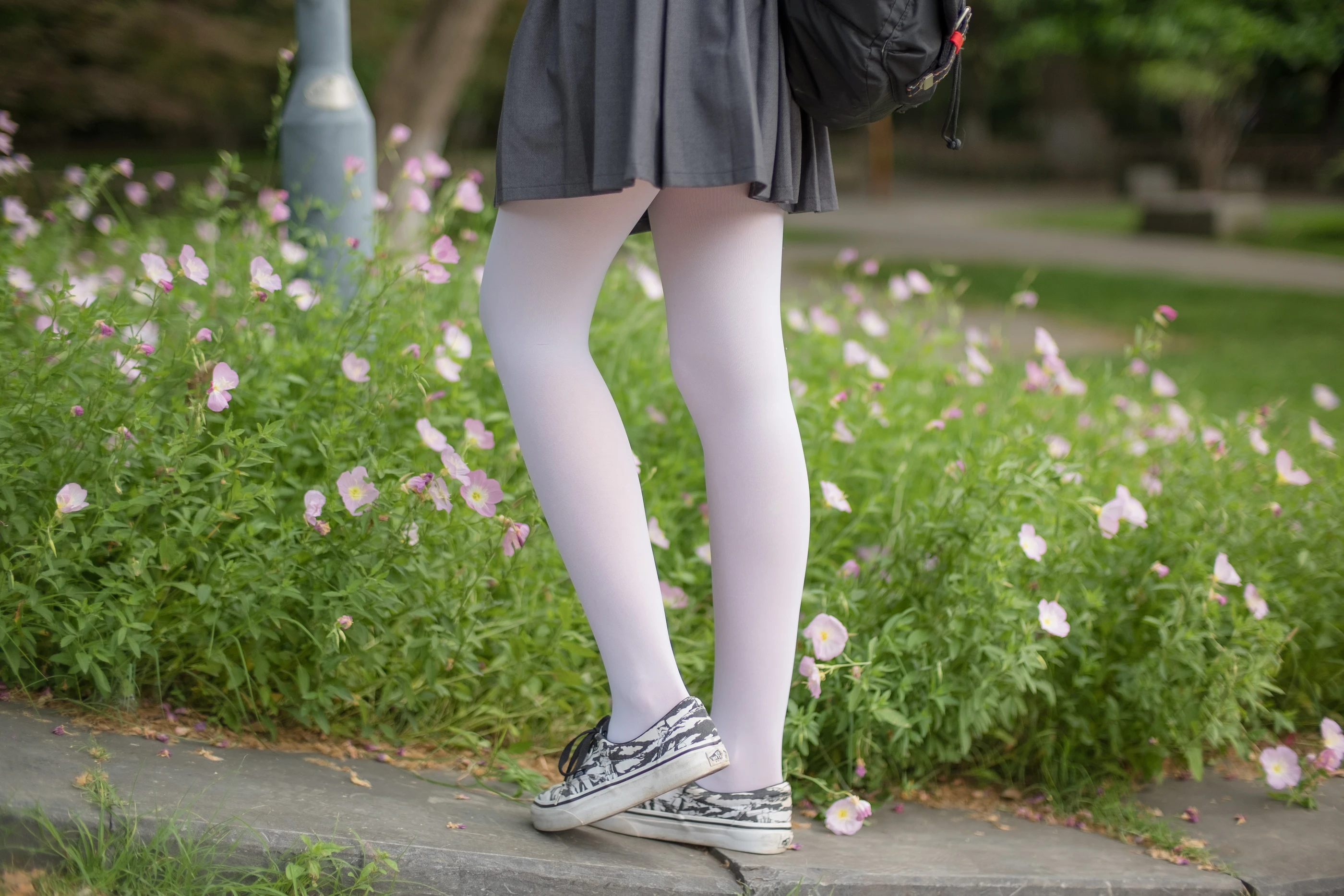 森萝财团 [R15-014] 白丝妹妹游园 [99P]插图8
